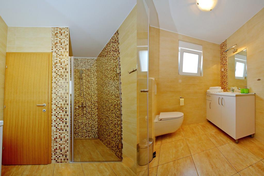 Luxury Apartments Sikiric With Fantastic View On The Sea 비빈제 외부 사진