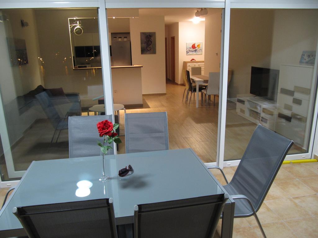 Luxury Apartments Sikiric With Fantastic View On The Sea 비빈제 외부 사진
